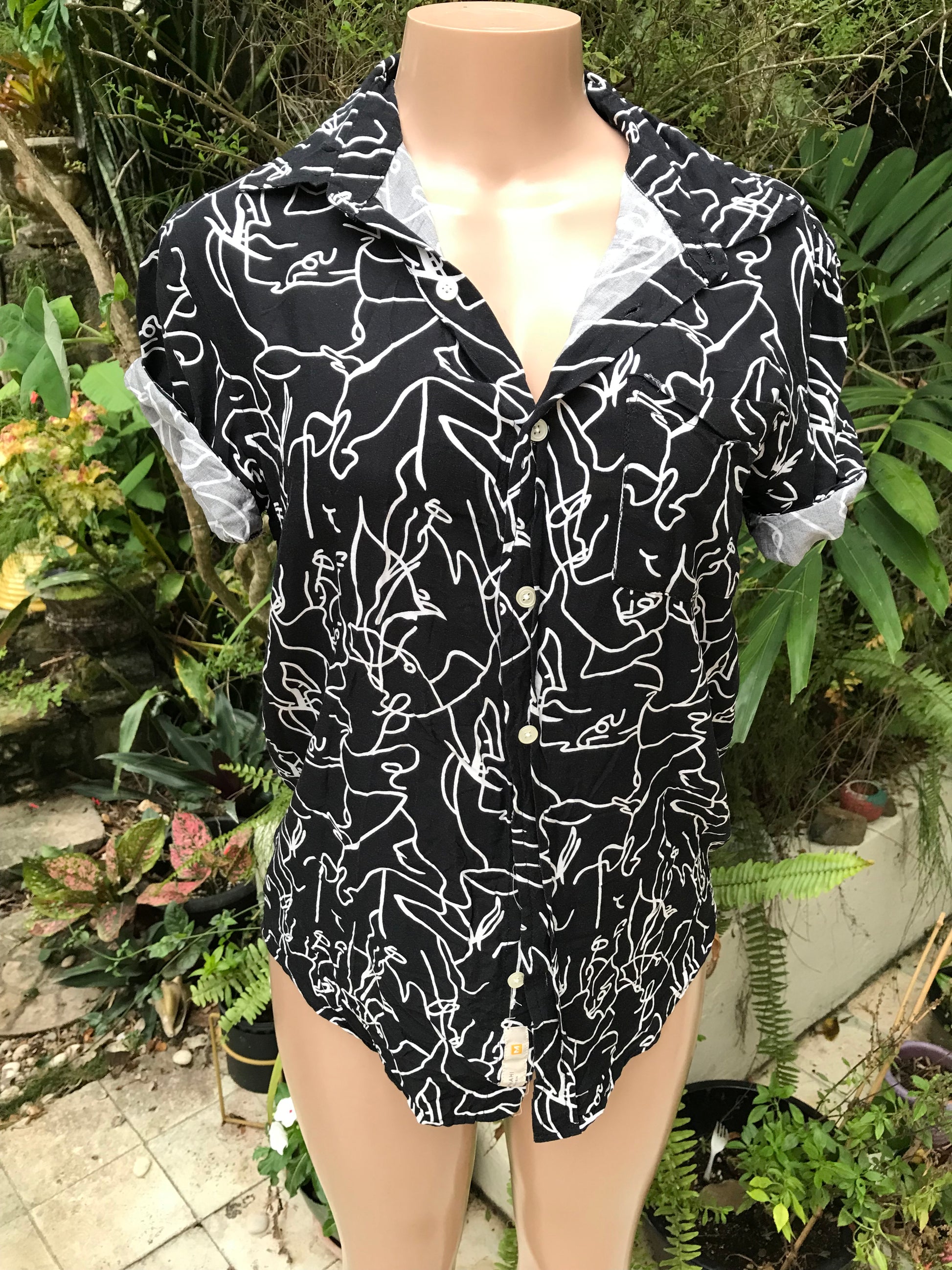 vintage black mens abstract faces button shirt ... mens s / womens m ^^^