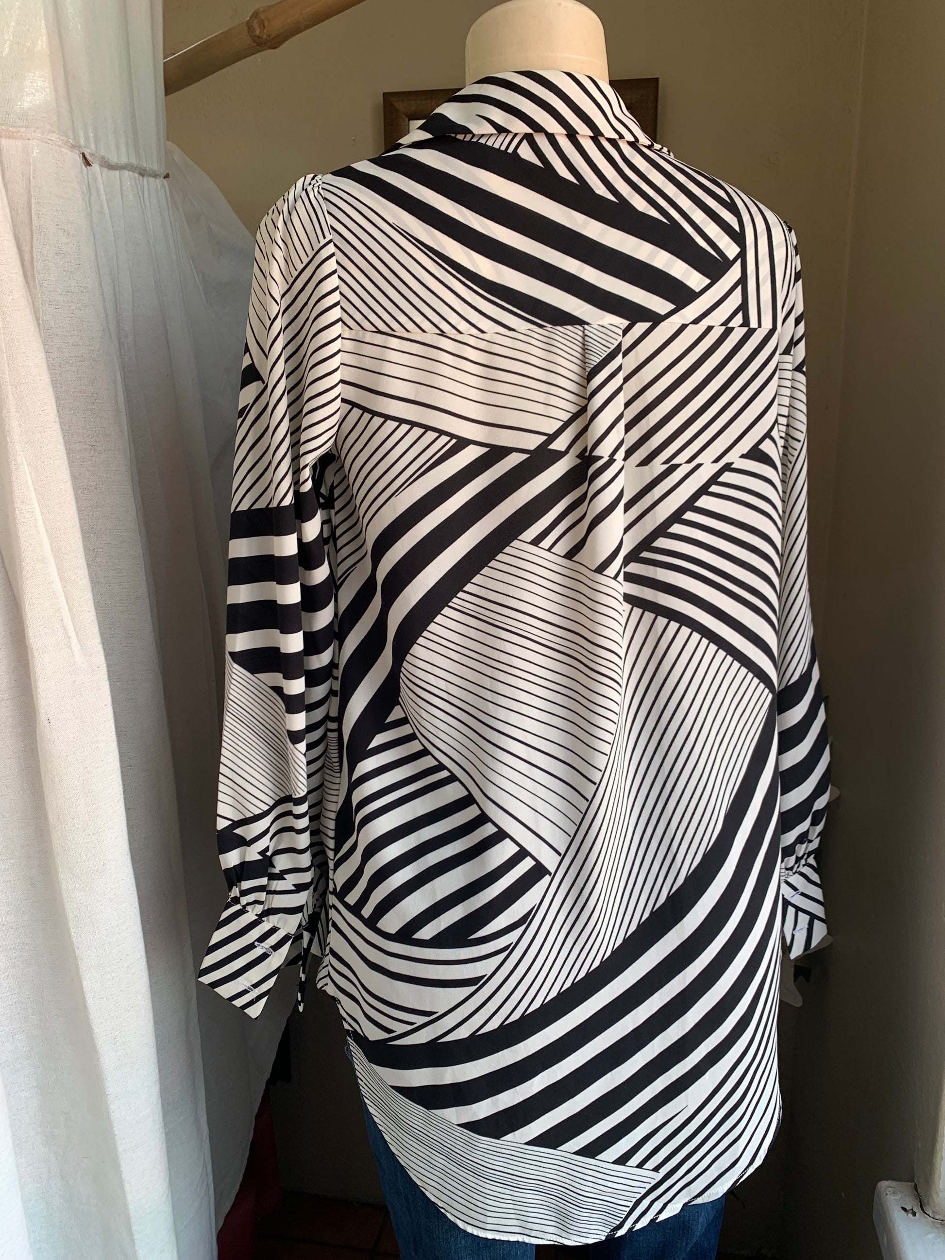B+W geometric dress shirt … m