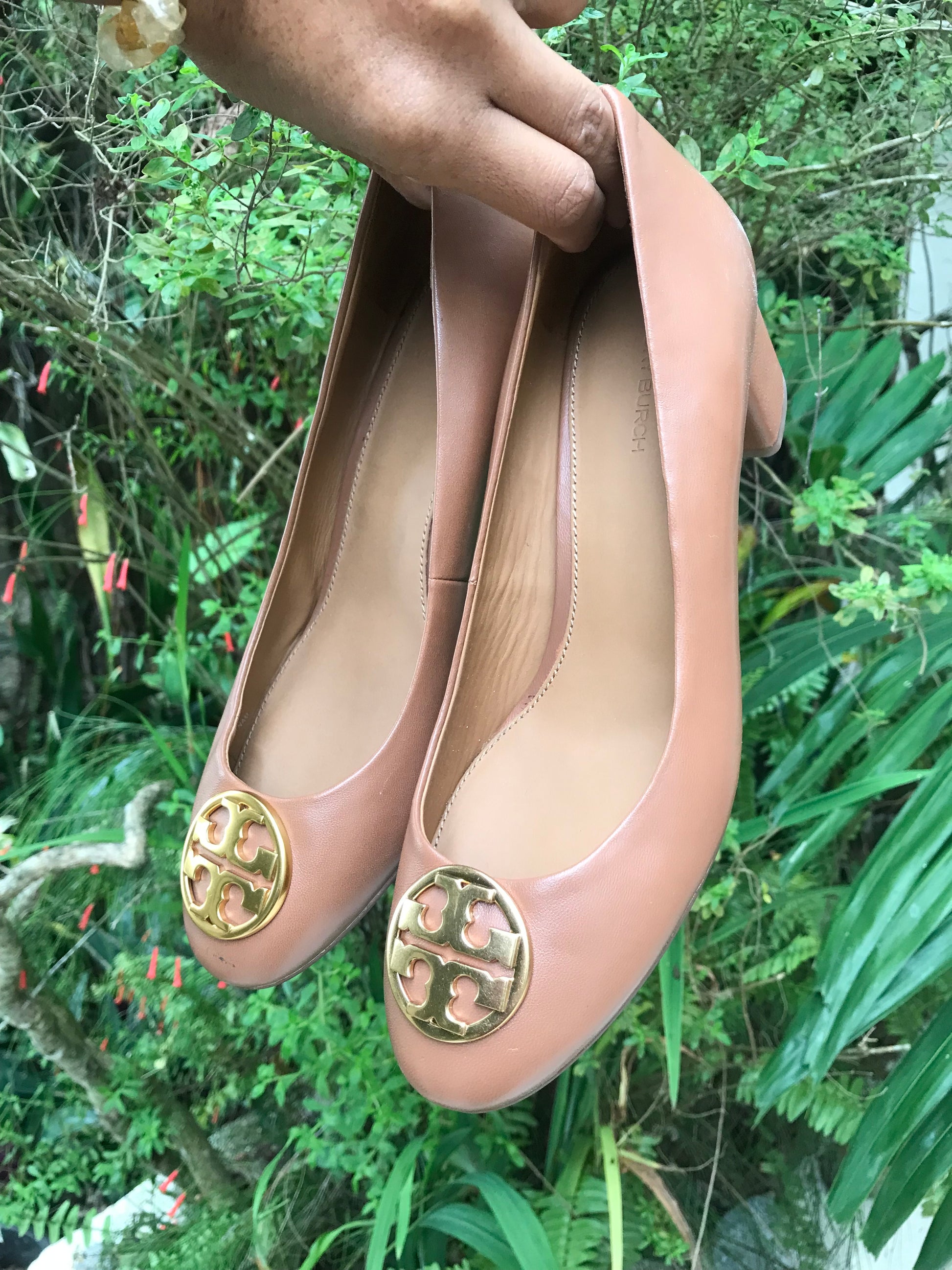 Tory Burch Chelsea Pumps *** Leather Heals cream ///