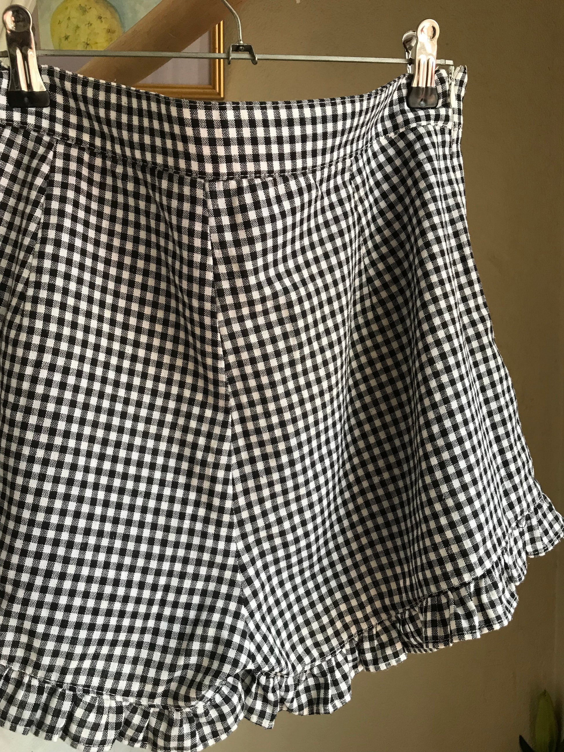 b&w plaid ruffle high waist shorts . m
