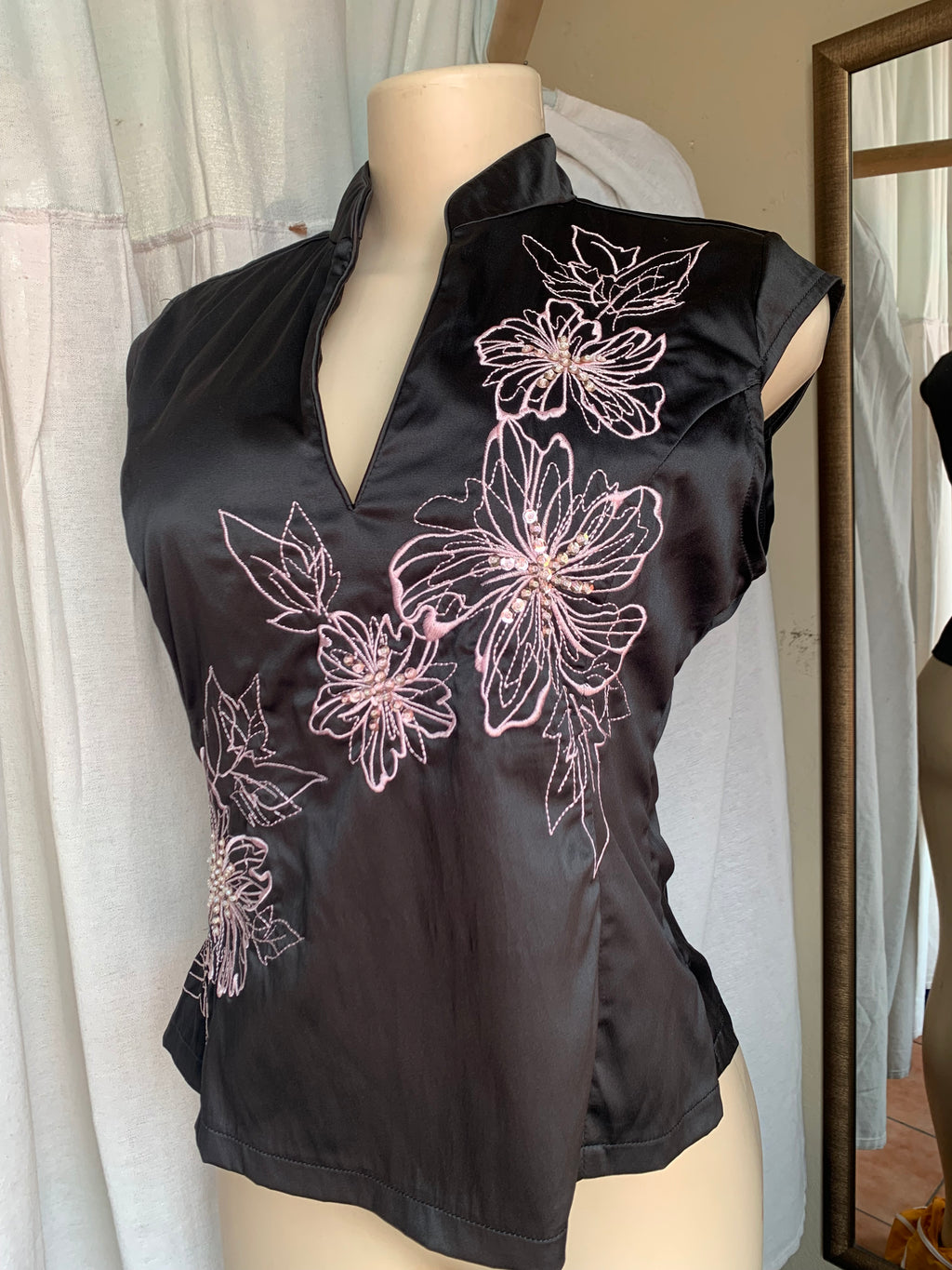 Oriental silky pink embroidery black top … Size 16 / L