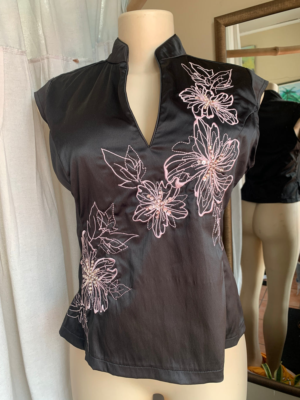 Oriental silky pink embroidery black top … Size 16 / L