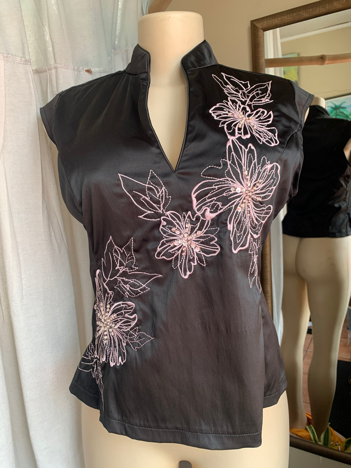 Oriental silky pink embroidery black top … Size 16 / L
