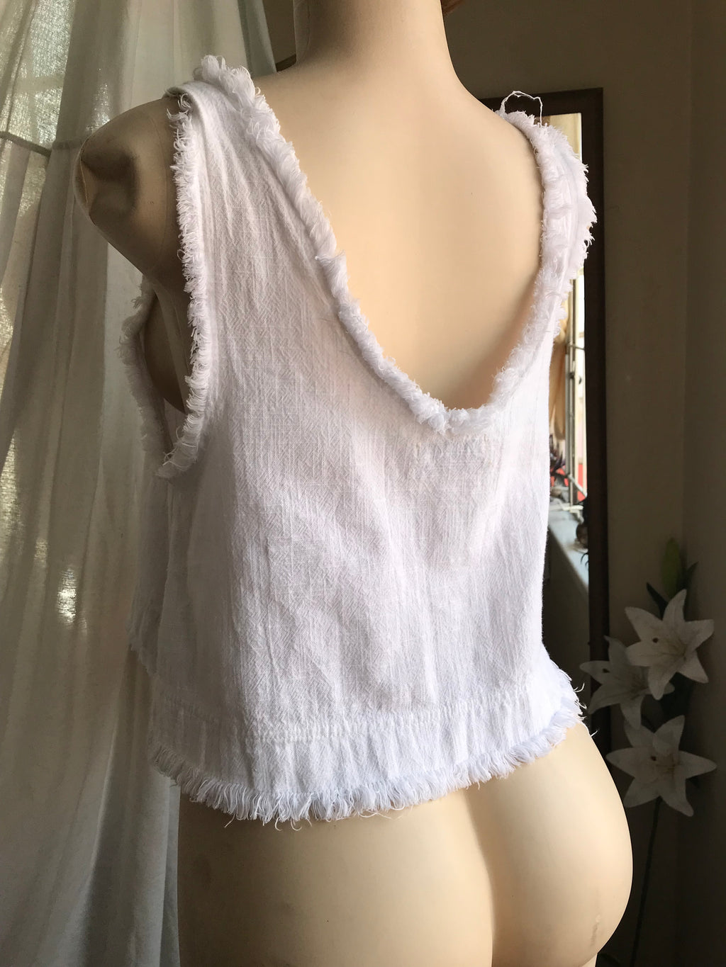 Organic white fringe crop top ... says s easily fits up to M / L ,,,