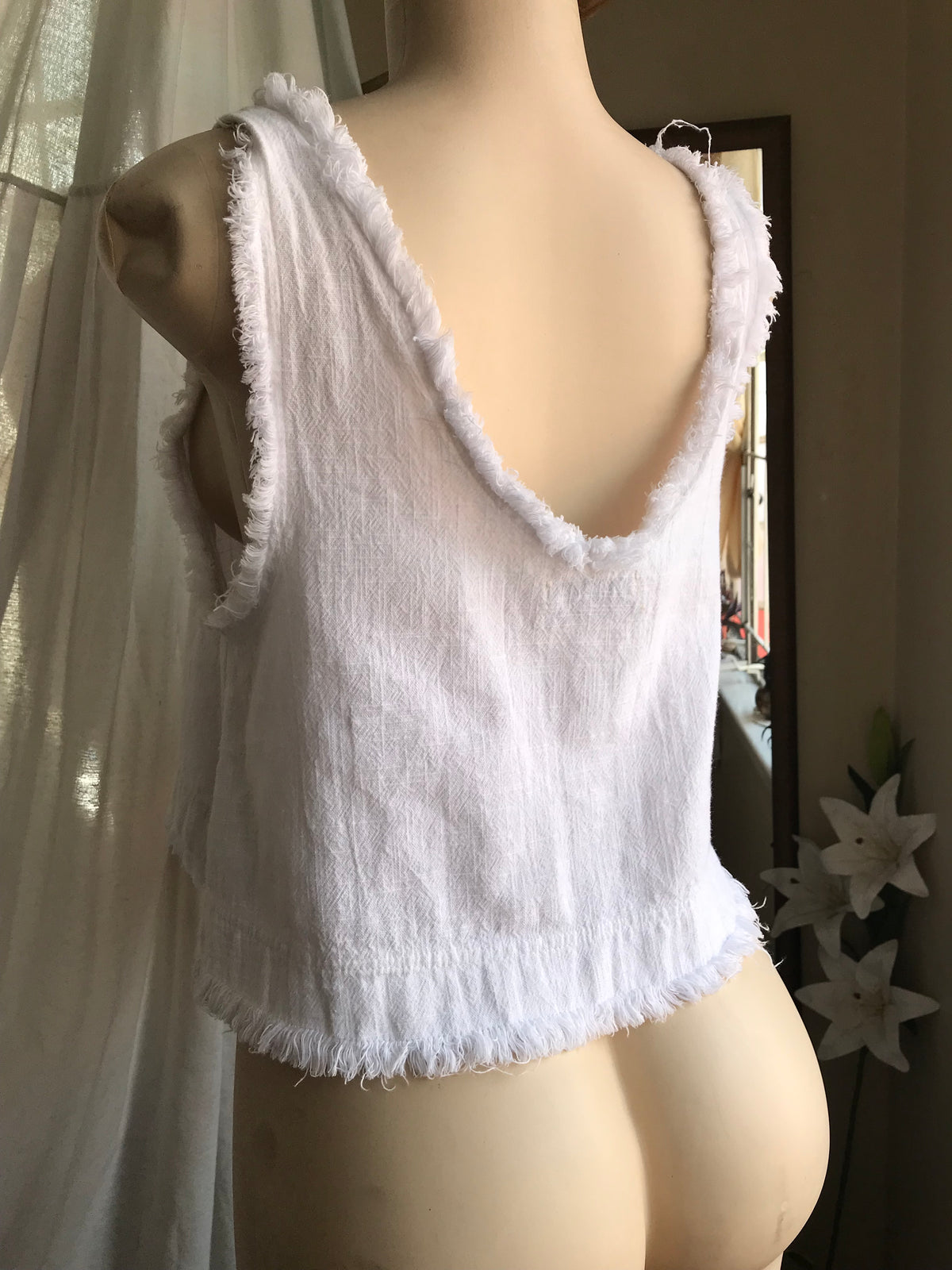 Organic white fringe crop top ... says s easily fits up to M / L ,,,