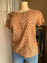 Load image into Gallery viewer, Polka dot tee … M
