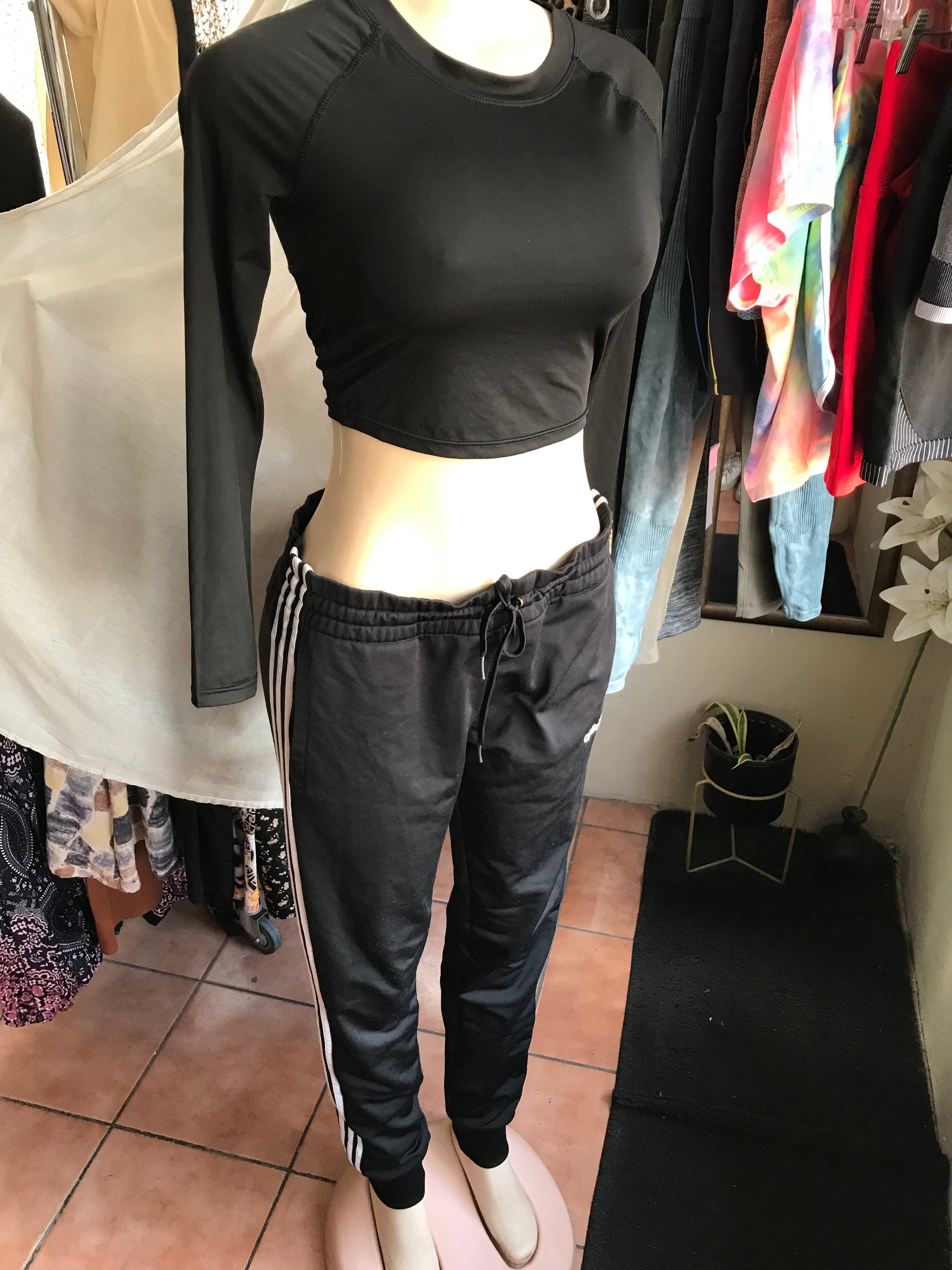 black exercise top long sleeve mesh back ::: s