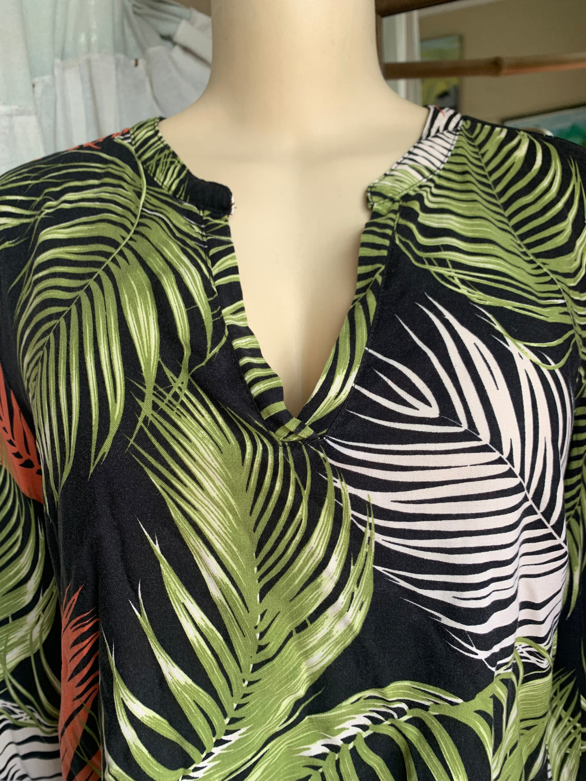 Palm Leaves black V neck shirt … XL