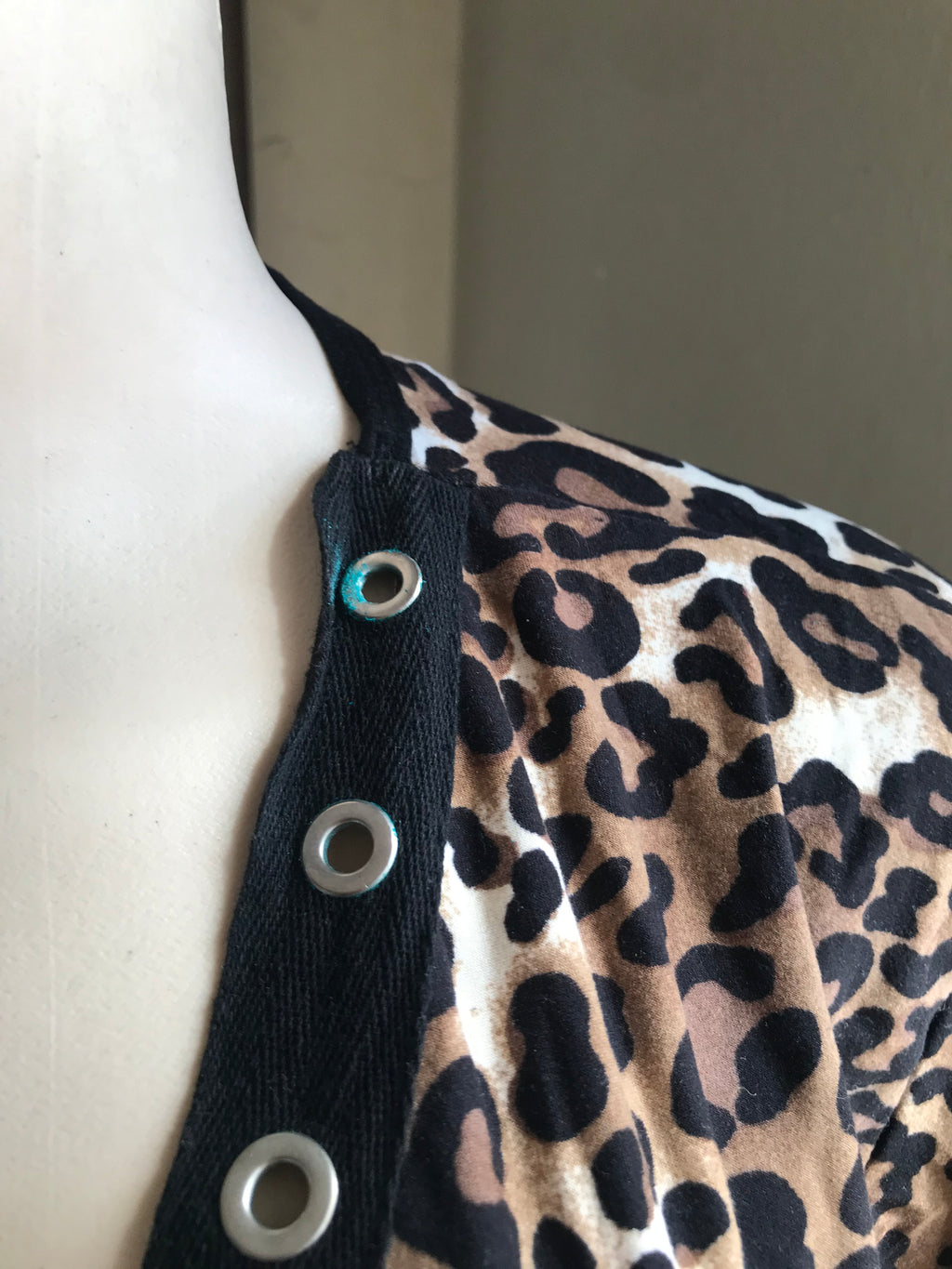 cheetah print bodycon dress lace up sleeve M