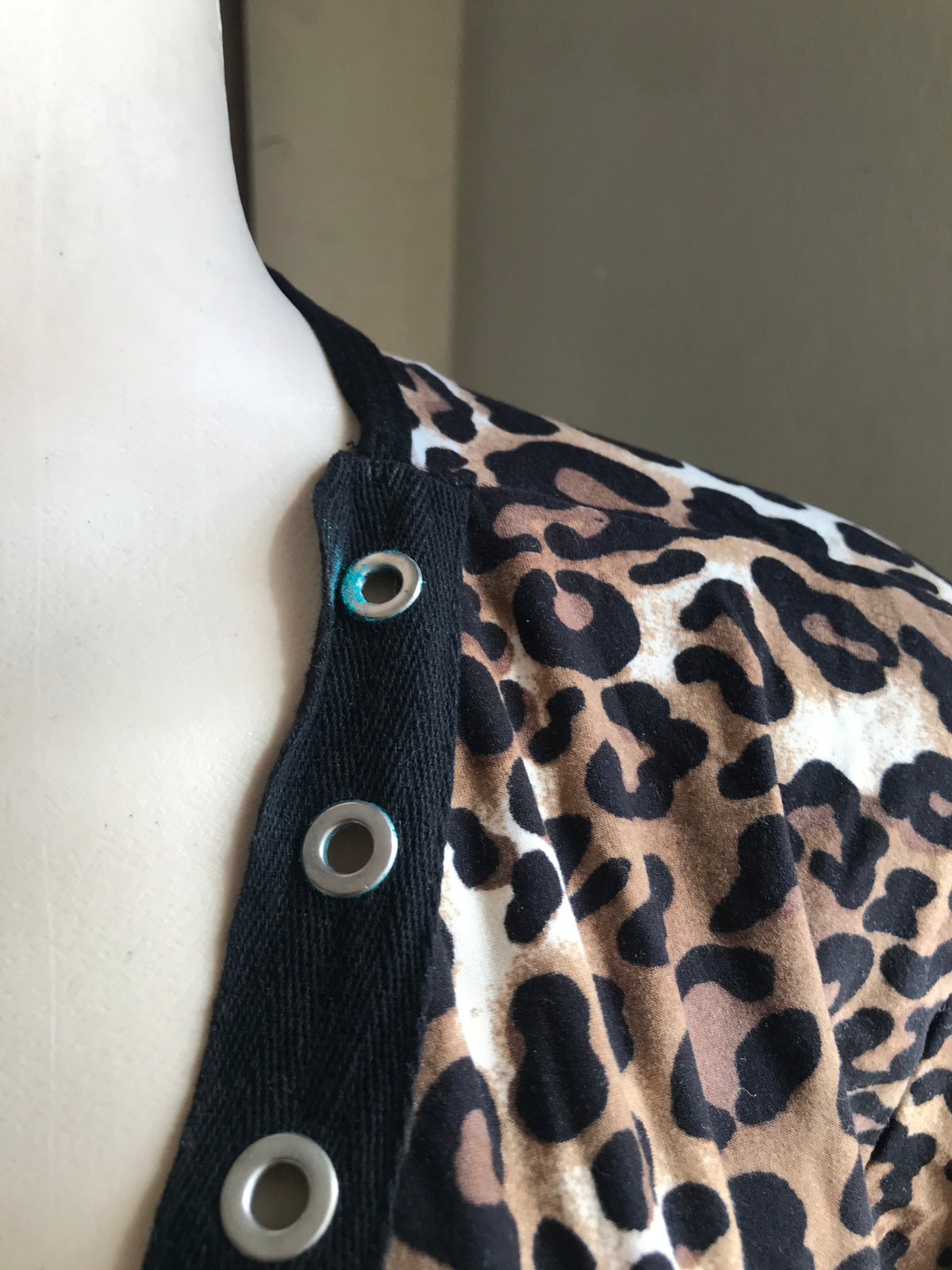 cheetah print bodycon dress lace up sleeve M
