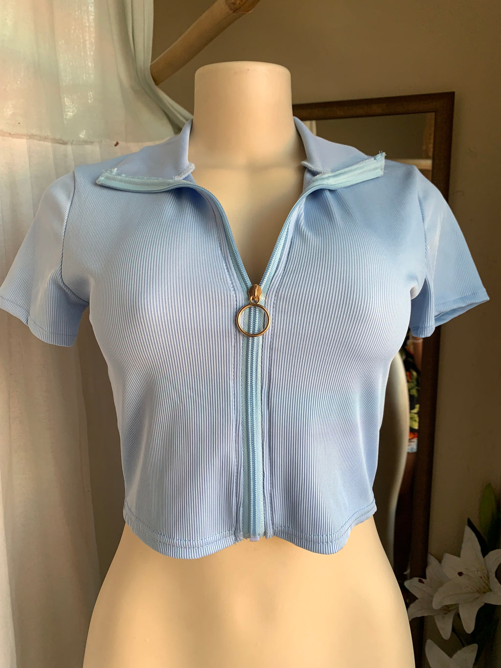 Baby blue zip up crop top ... s/m