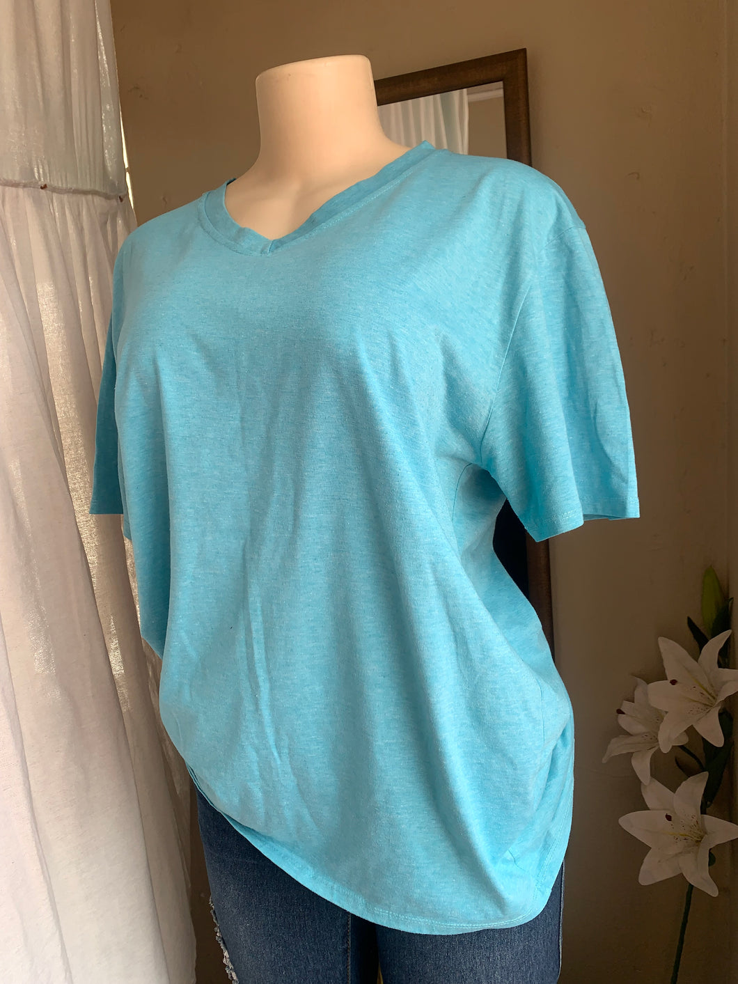 Casual sky blue V neck tee … L