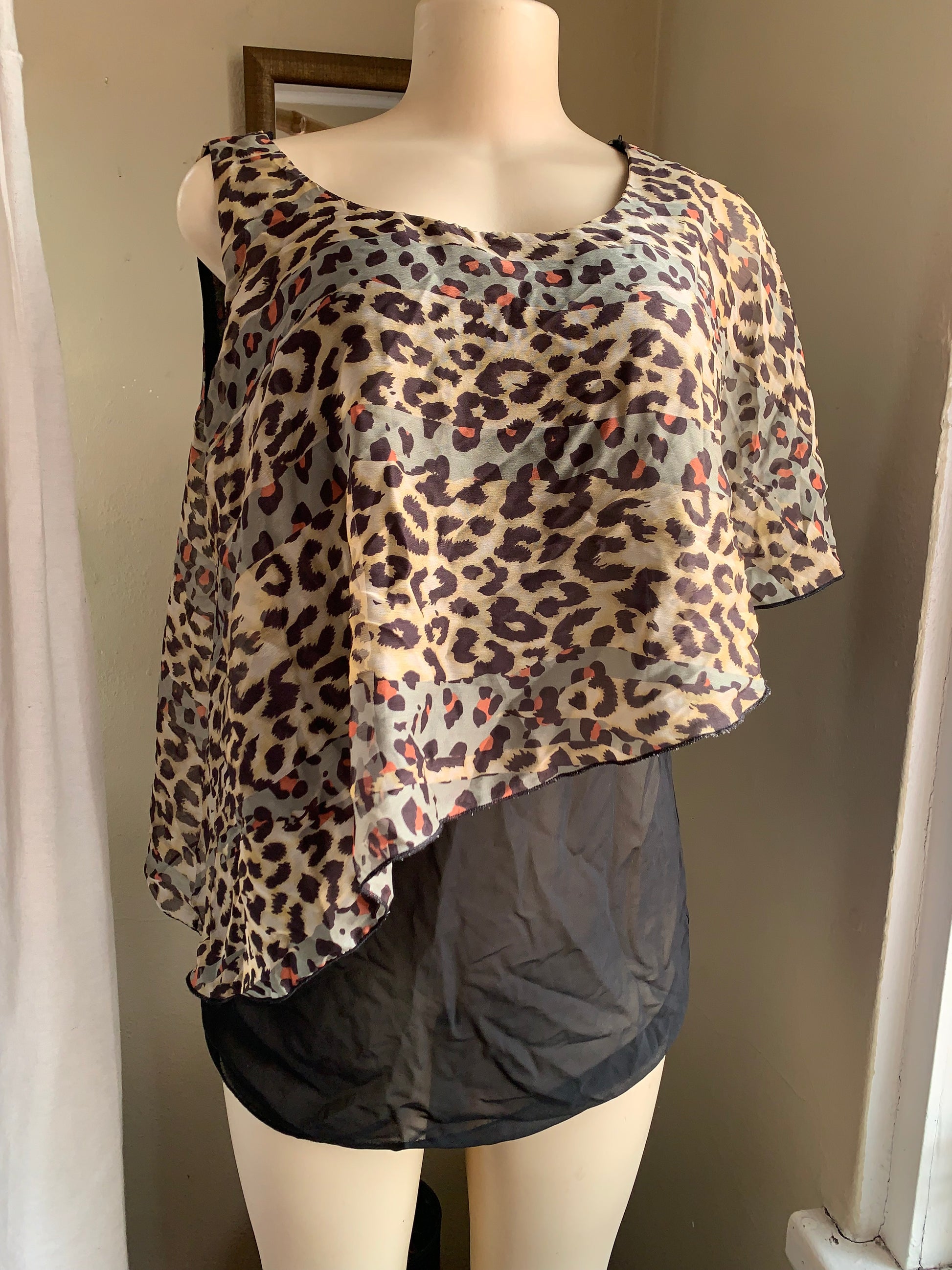 cheetah one shoulder kimono sleeve blouse … M