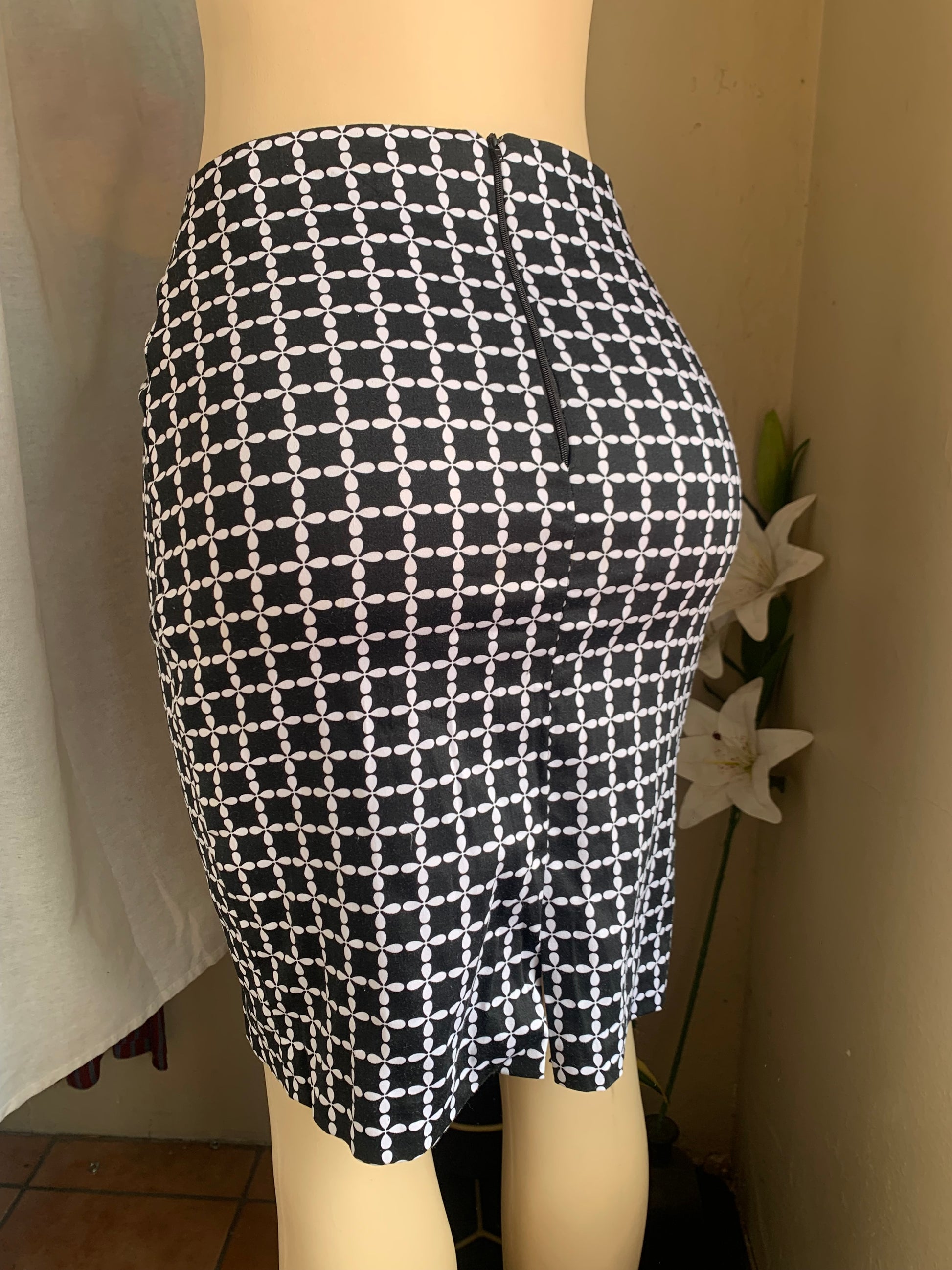 B+W patterned pencil skirt s