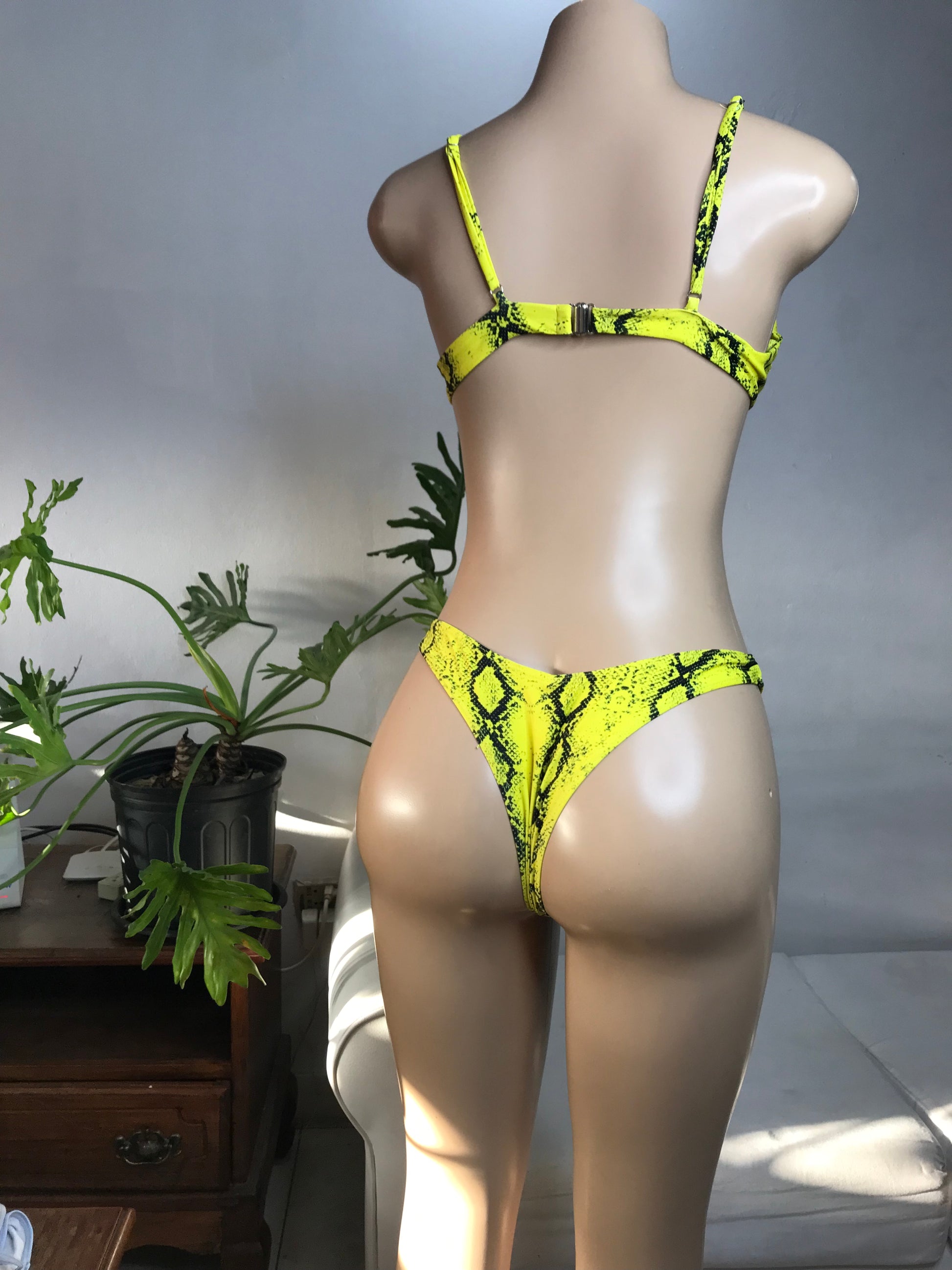 Yellow wire snakeskin bikini • M