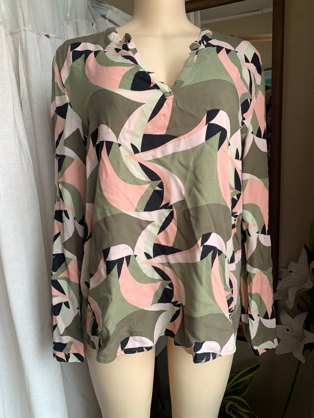 Pink+ Green patterned V neck top … XL