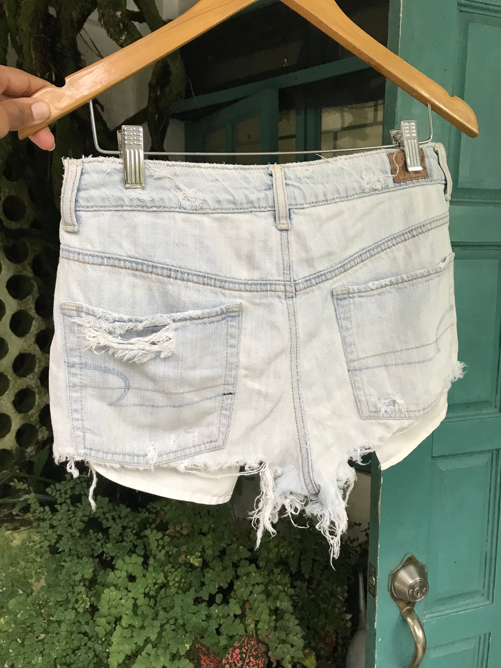 American Eagle 'Hi Rise Festival' distressed light wash shorts  small
