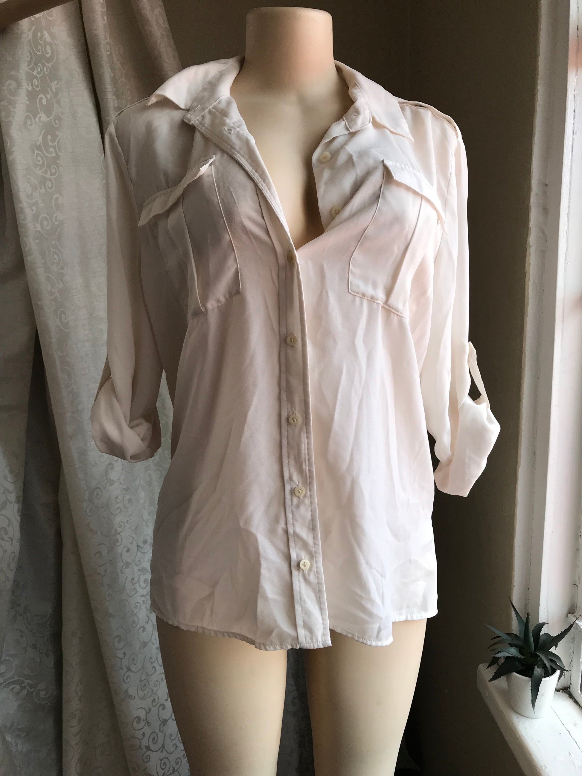 Banana Republic cream Cuffed work / play button blouse ... L