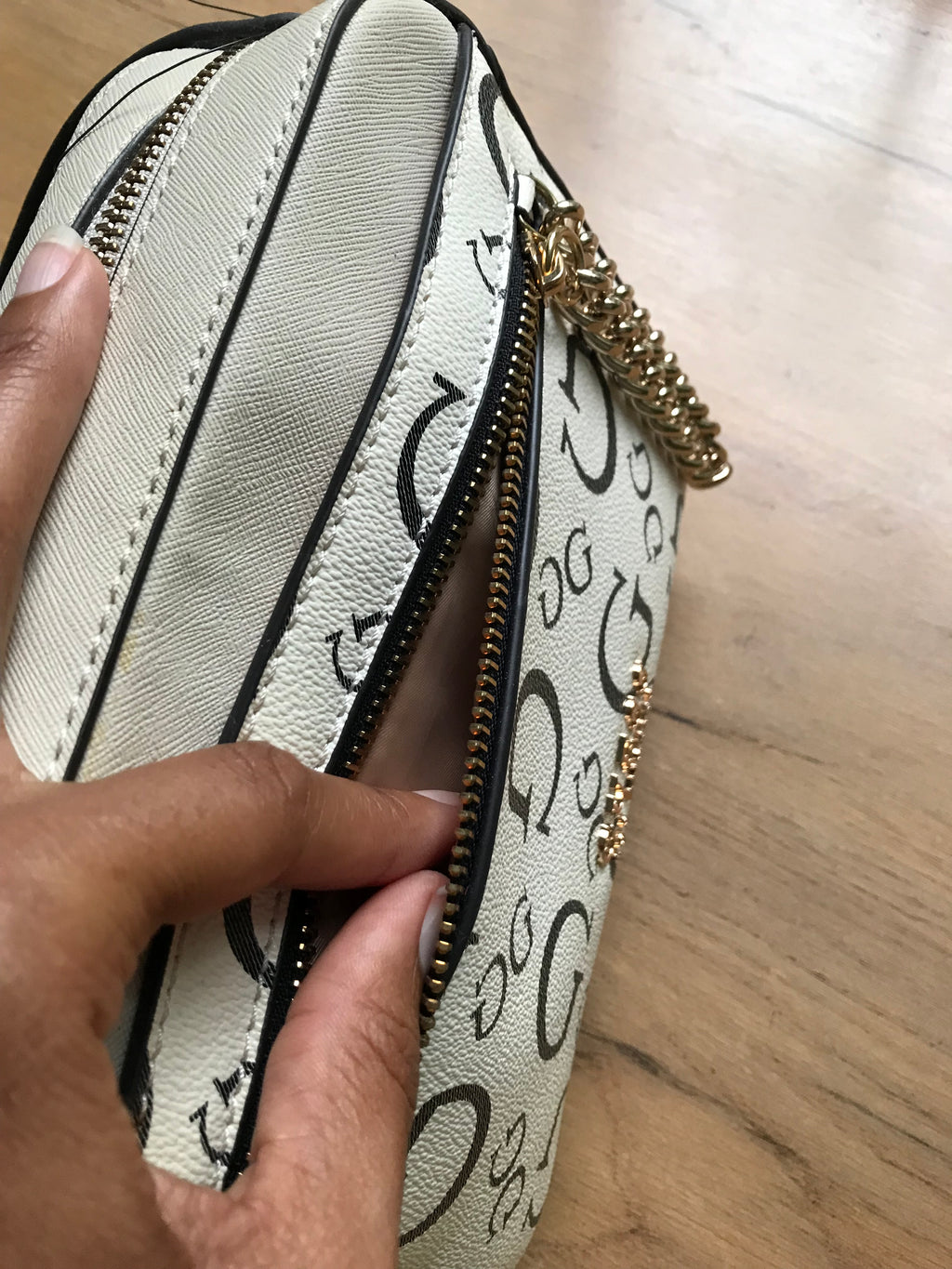 Guess Factory crossbody white bag *** new