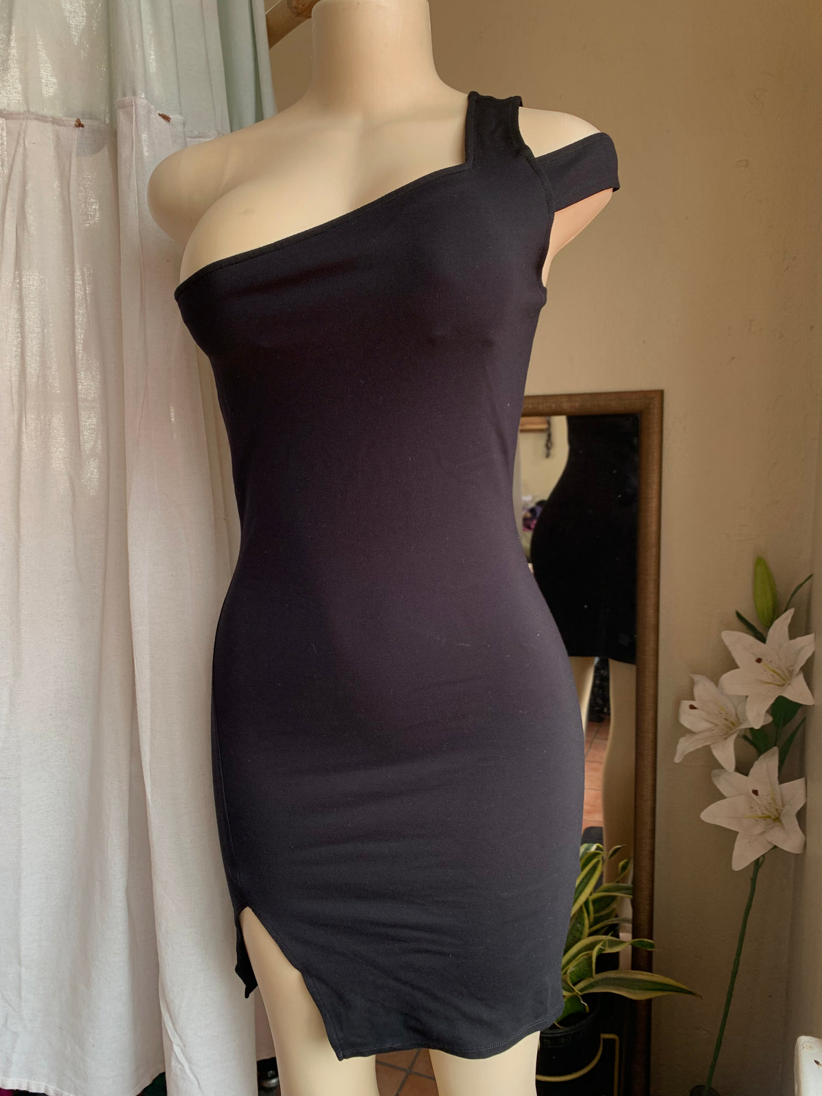 Black one shoulder cocktail dress M