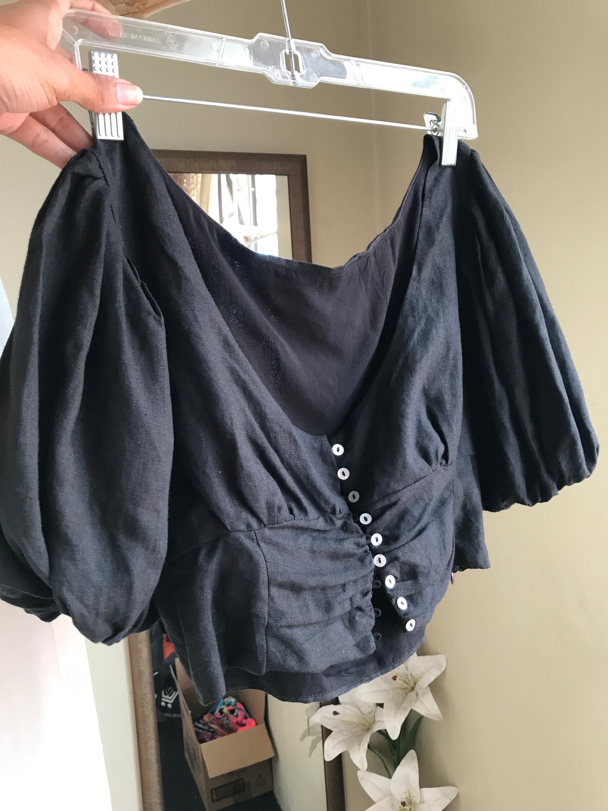 black linen puff sleeve crop button up pearl buttons s