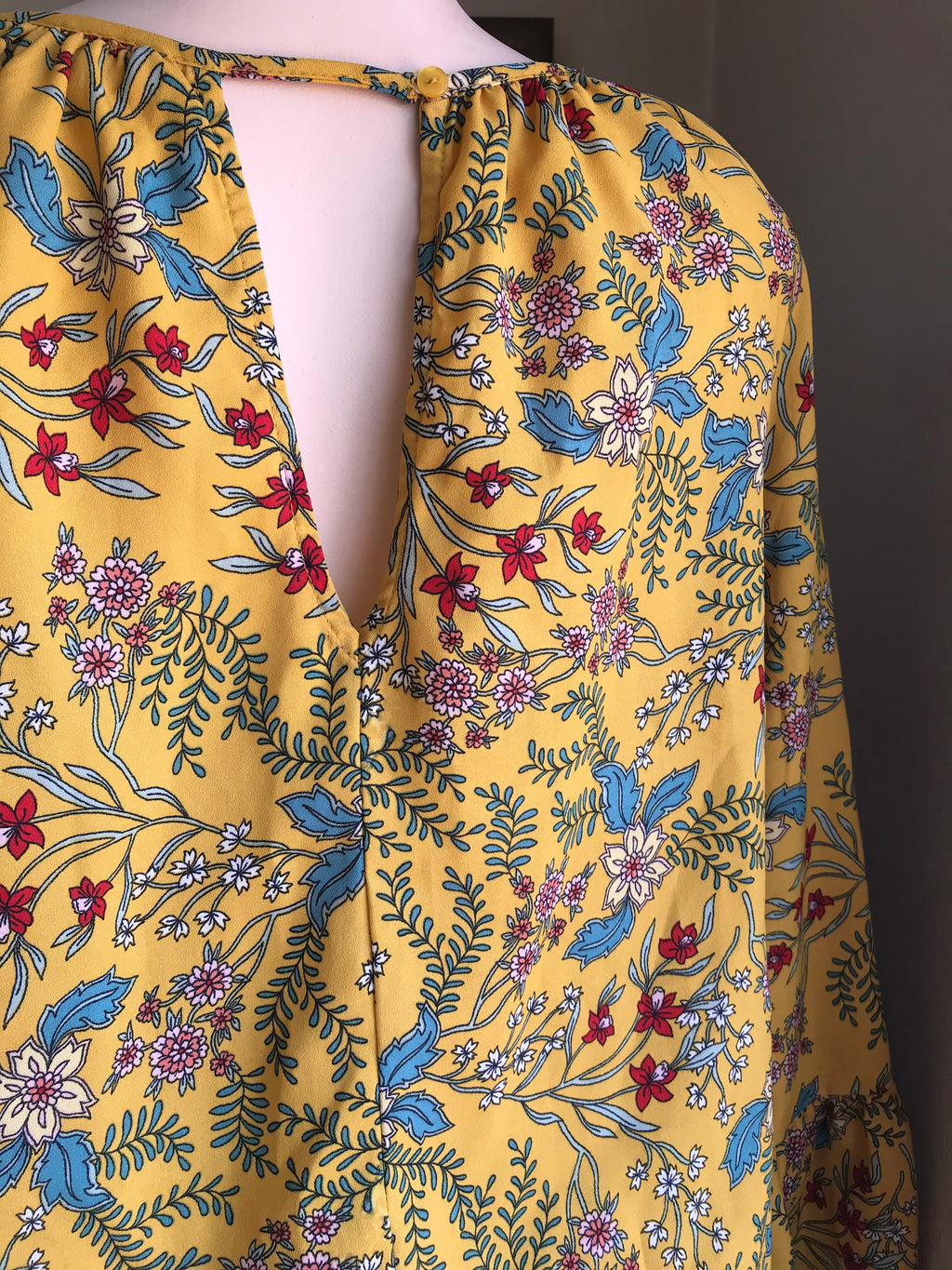 Mustard yellow floral print blouse … M