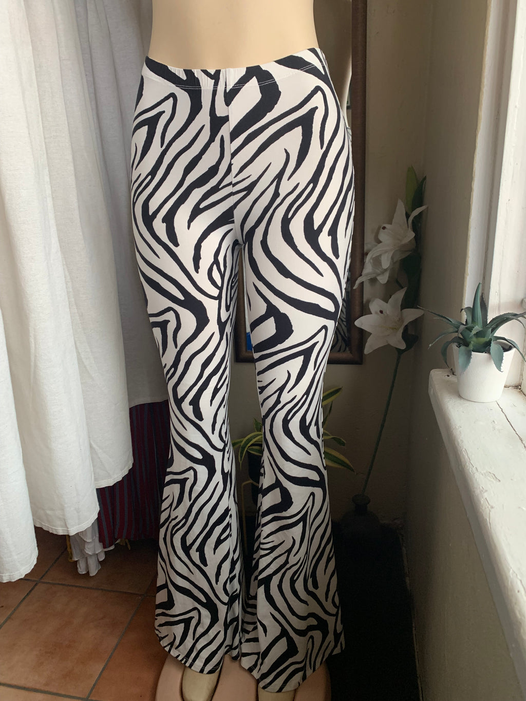 Funky B+W flare pants ::: s/m