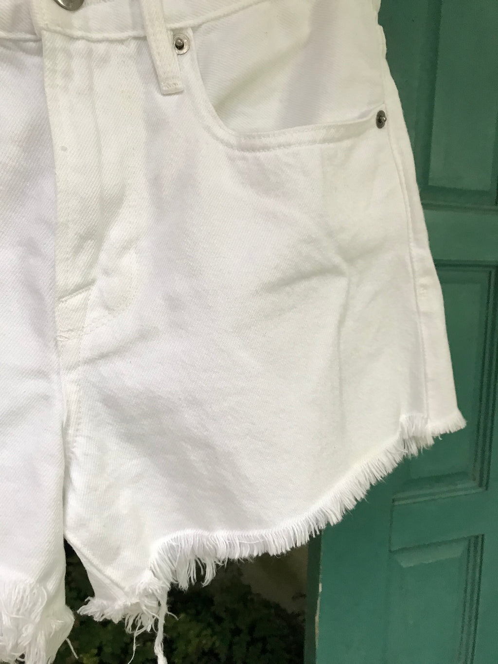 White high waist distressed short shorts  small