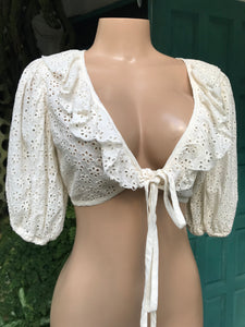 cream organic eyelet puff sleeve tied crop top ... S to M ,,,