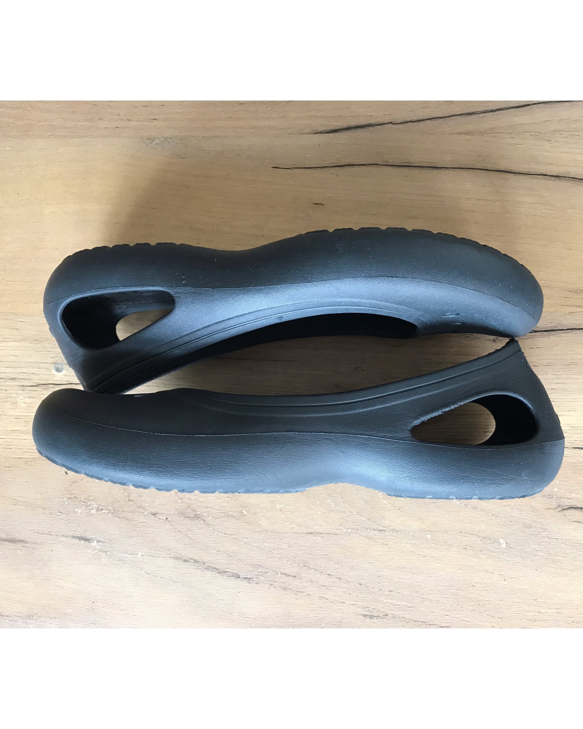 CROCS authentic black ballet flats /// size 8