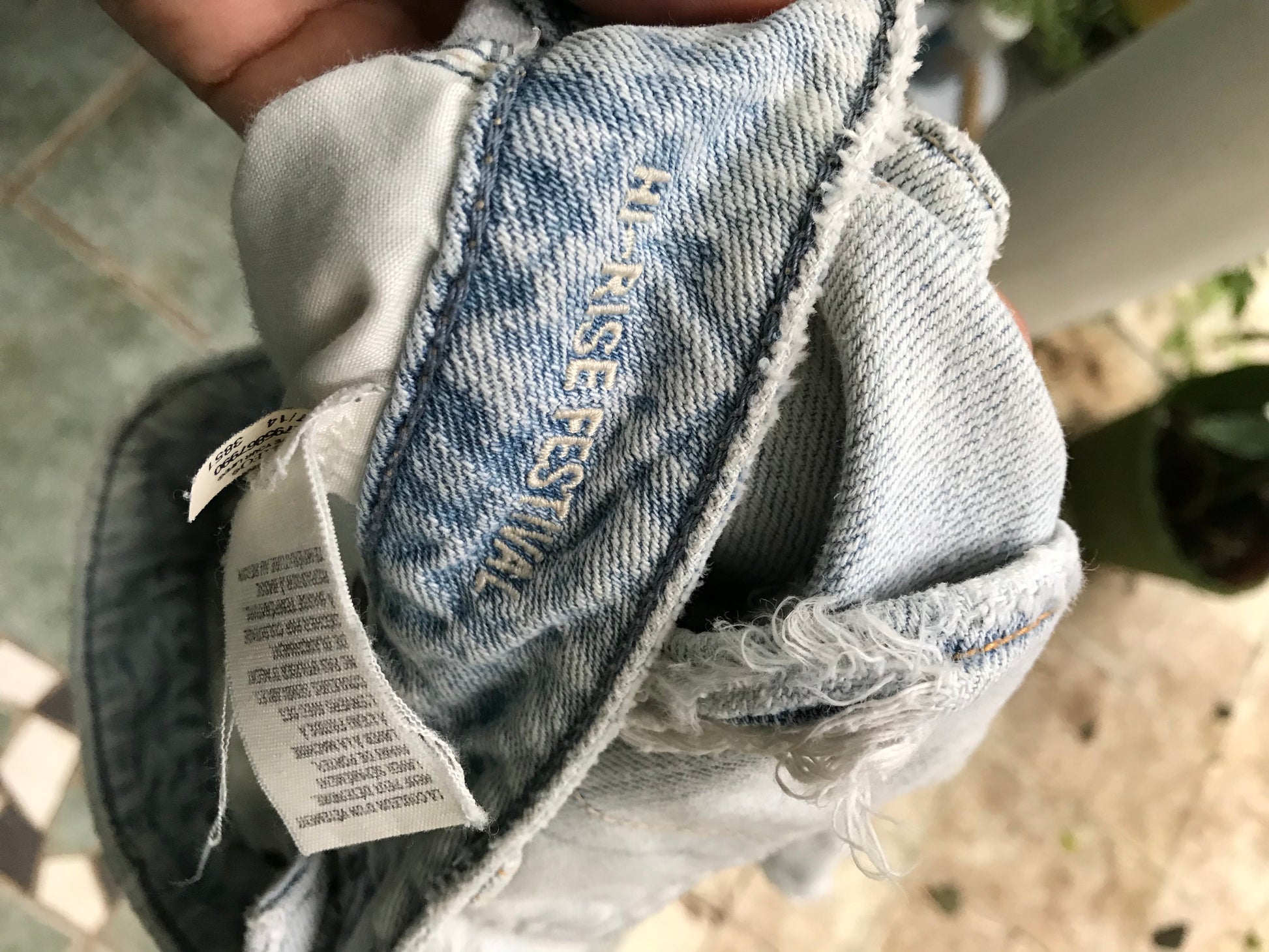 American Eagle 'Hi Rise Festival' distressed light wash shorts  small