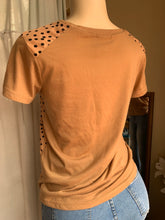 Load image into Gallery viewer, Polka dot tee … M
