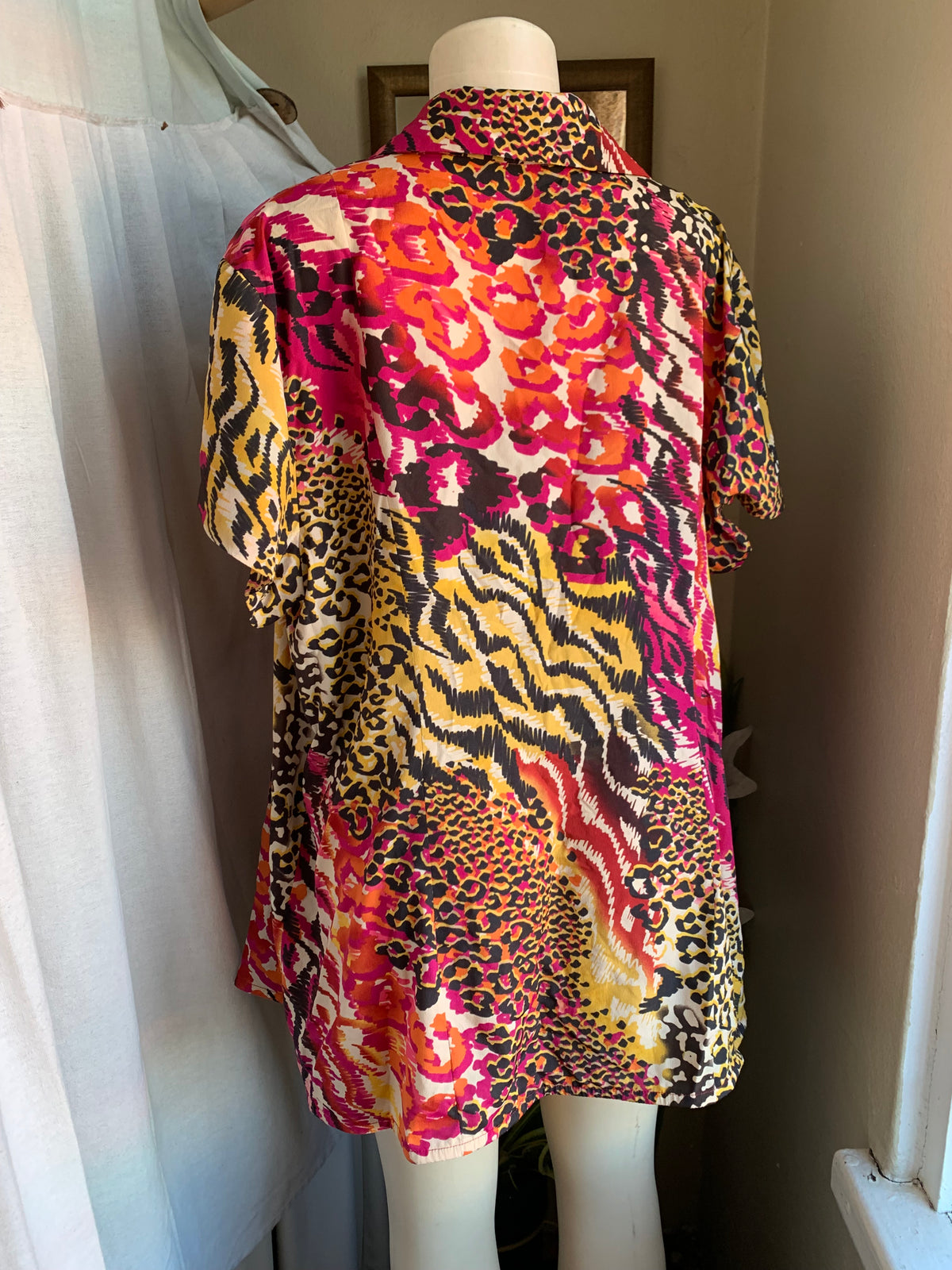 Vintage Multicolored pink red animal print shirt / mini dress… can fit up to /xl : 2x