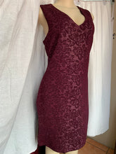 Load image into Gallery viewer, Burgundy floral sleeveless semi formal dress /Size 16 /XLlll
