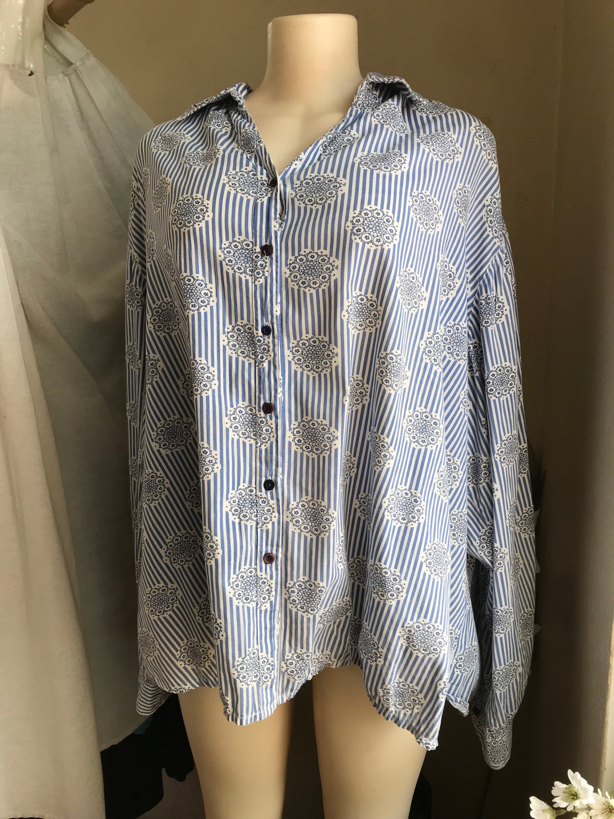 organic navy stripe button shirt with mandalas /xl : 2x ,,,