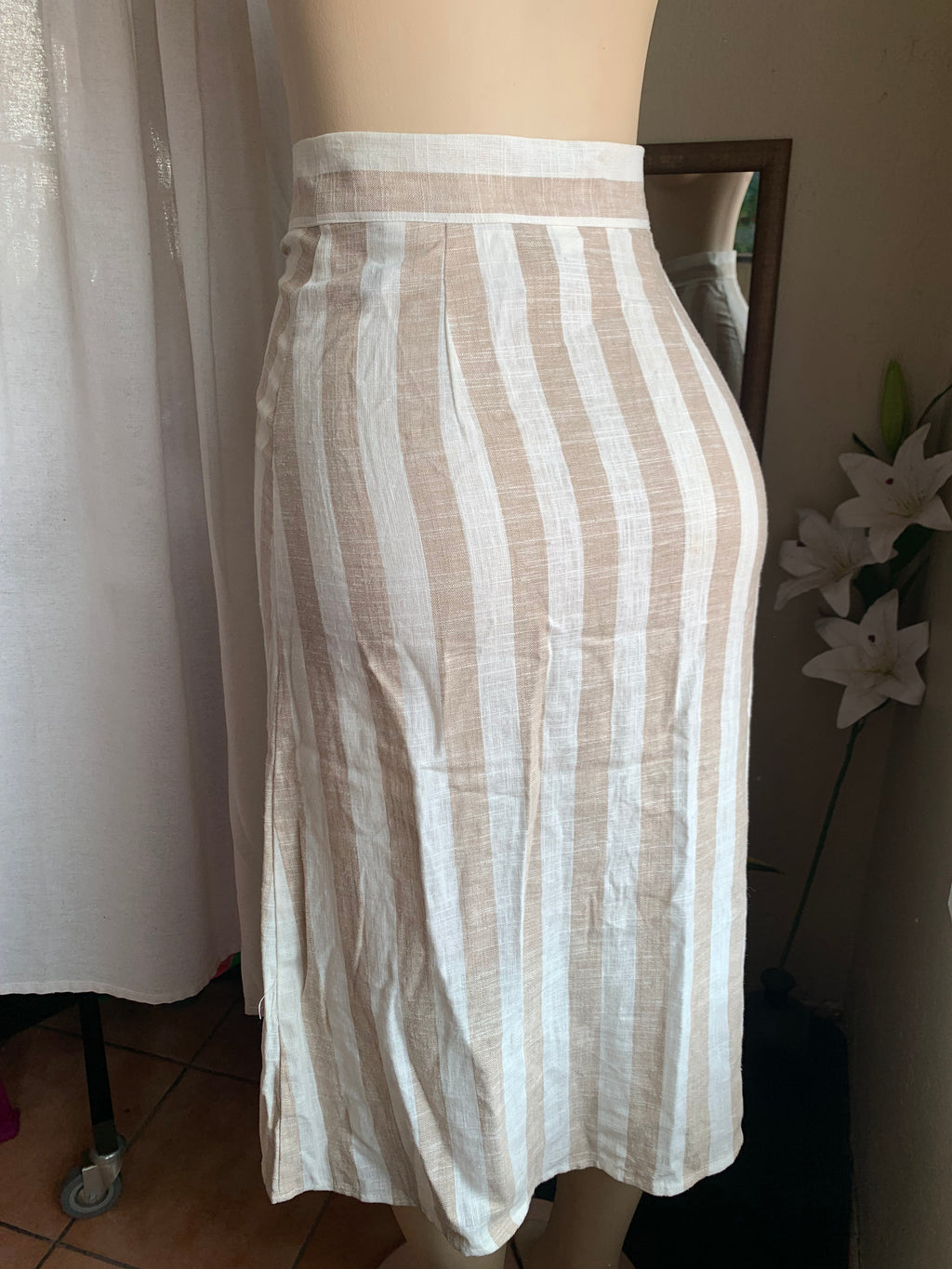 New H&M Striped button down skirt. Small