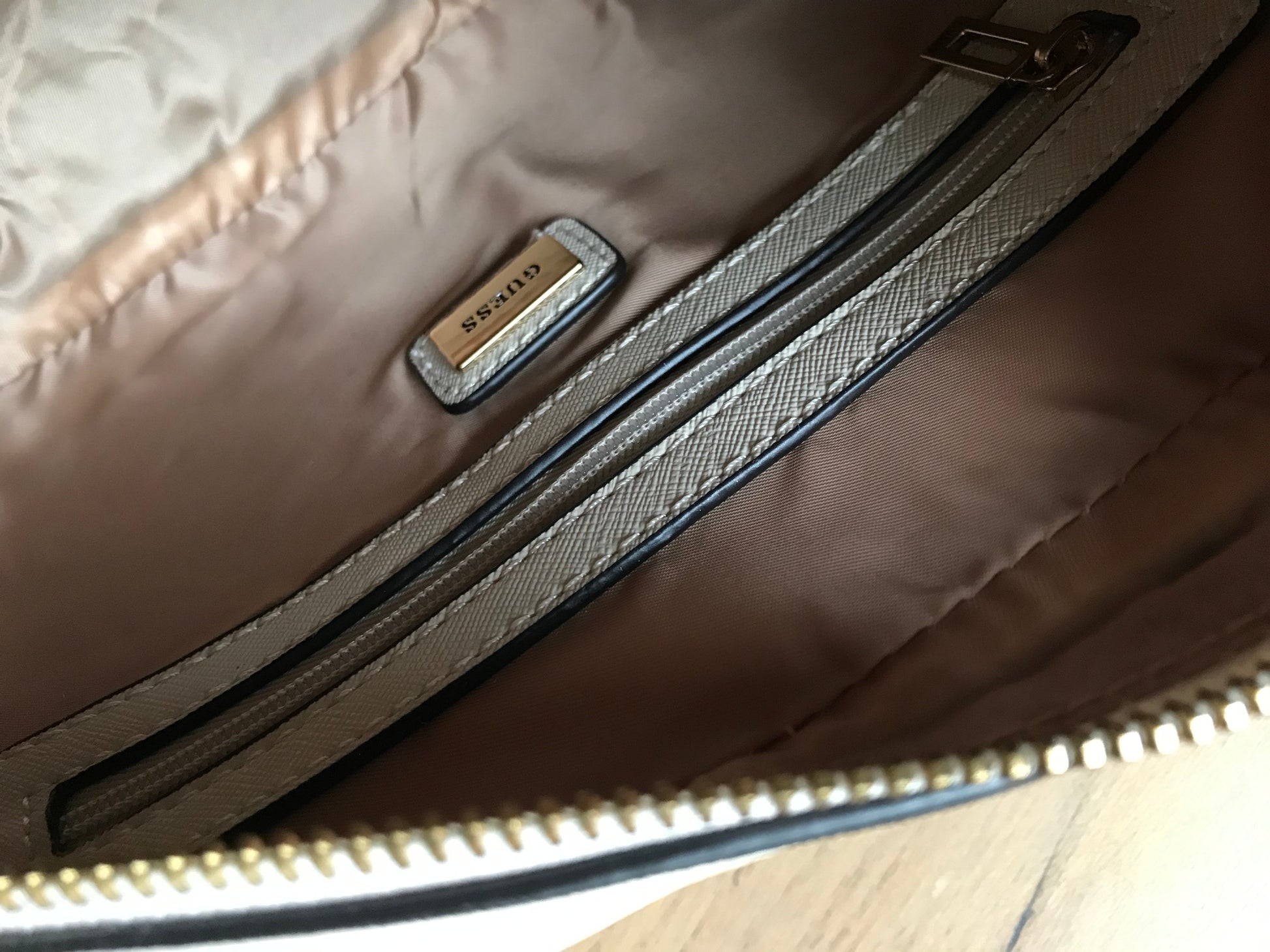 Guess Factory crossbody white bag *** new