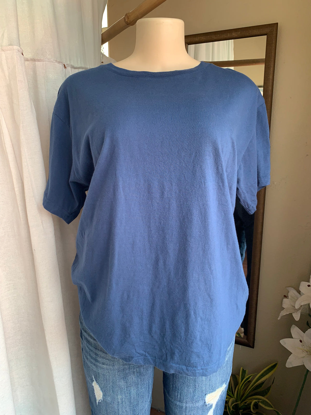 Soft cotton navy blue tee … M ,,,