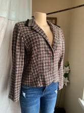 Load image into Gallery viewer, Vintage Pink+Black tweed blazer ^^^ size 8 /s-m &gt;&gt;&gt;
