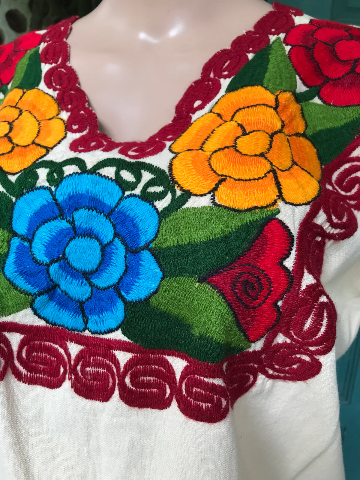 vintage organic mexican style cream bold embroidery flower blouse ...M ,,,