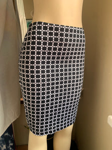 B+W patterned pencil skirt s