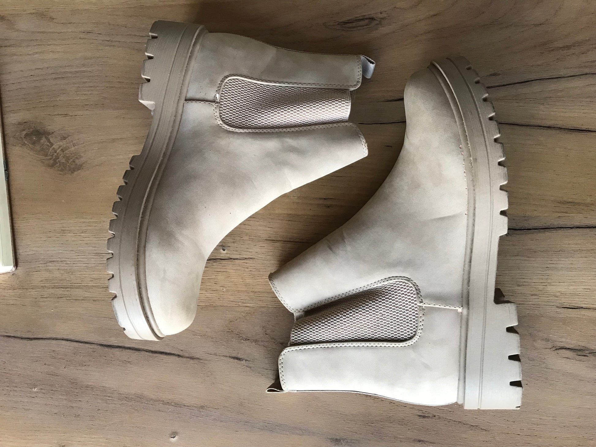 Female combat boot /// size 10