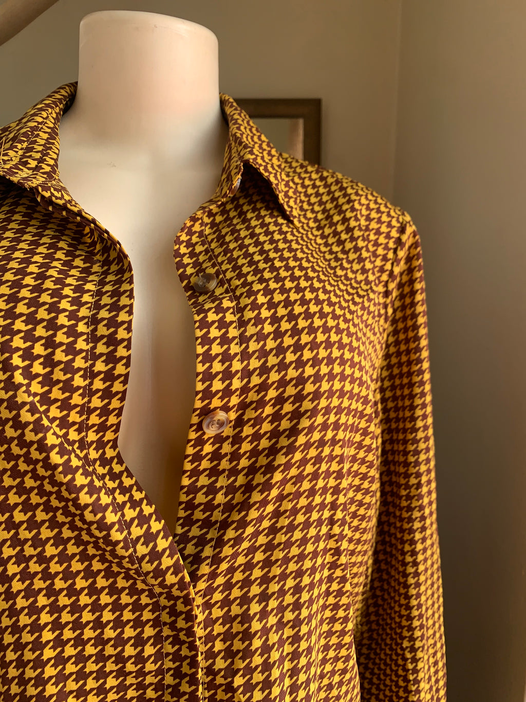 mustard houndstooth button shirt work / play .. L