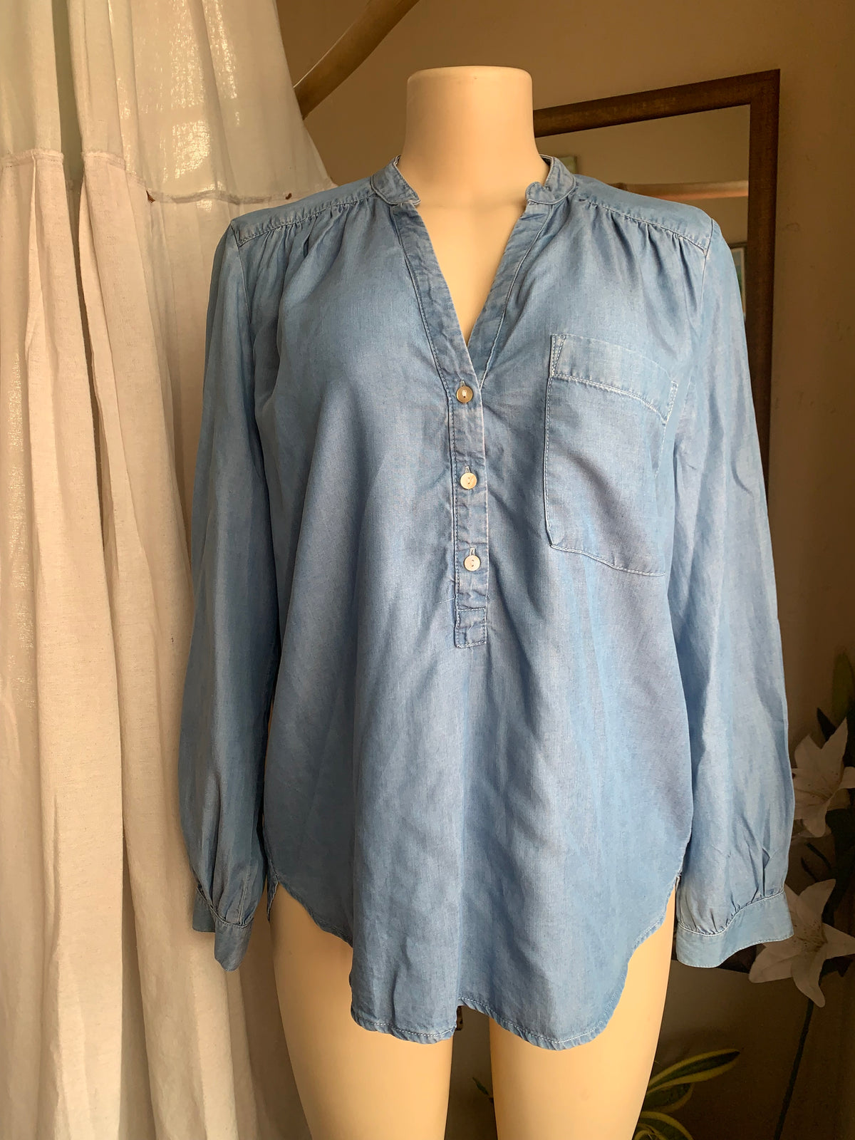 H&M denim button up blouse … M,,,