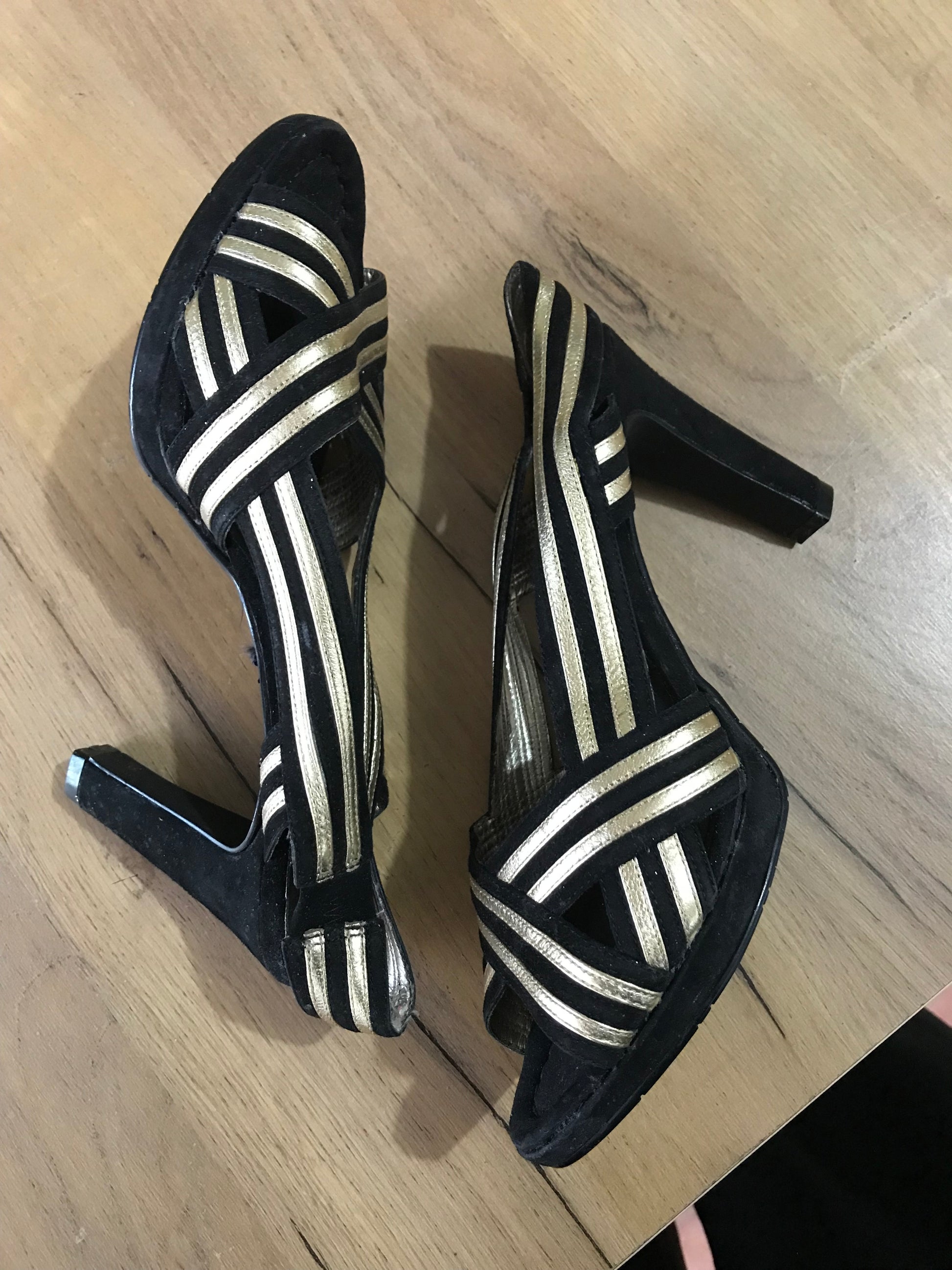 Black and gold suede feel heals  /// size 8