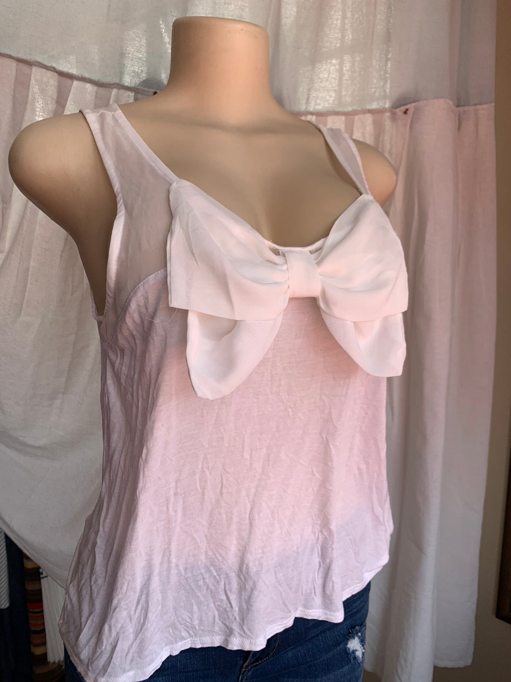 Big bow white slinky tank … Mlll