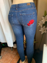 Load image into Gallery viewer, Rose detail dark wash skinny jeans with stretch says size 7 :::
