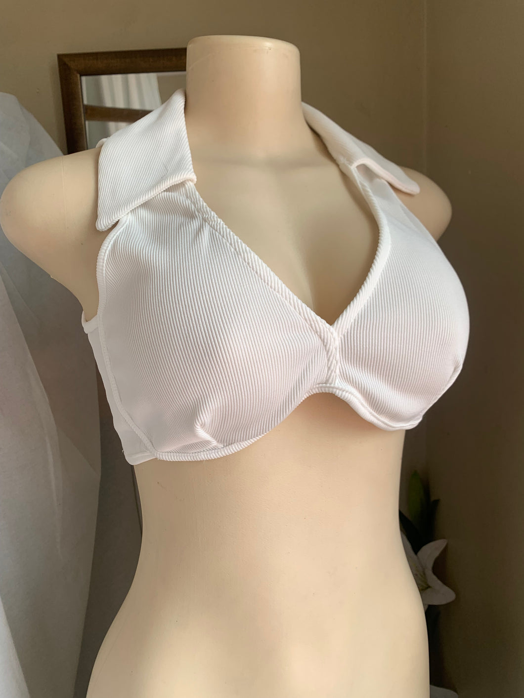 White ribbed mini crop top with collar … M