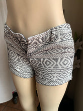 Load image into Gallery viewer, Tailored tribal print shorts s
