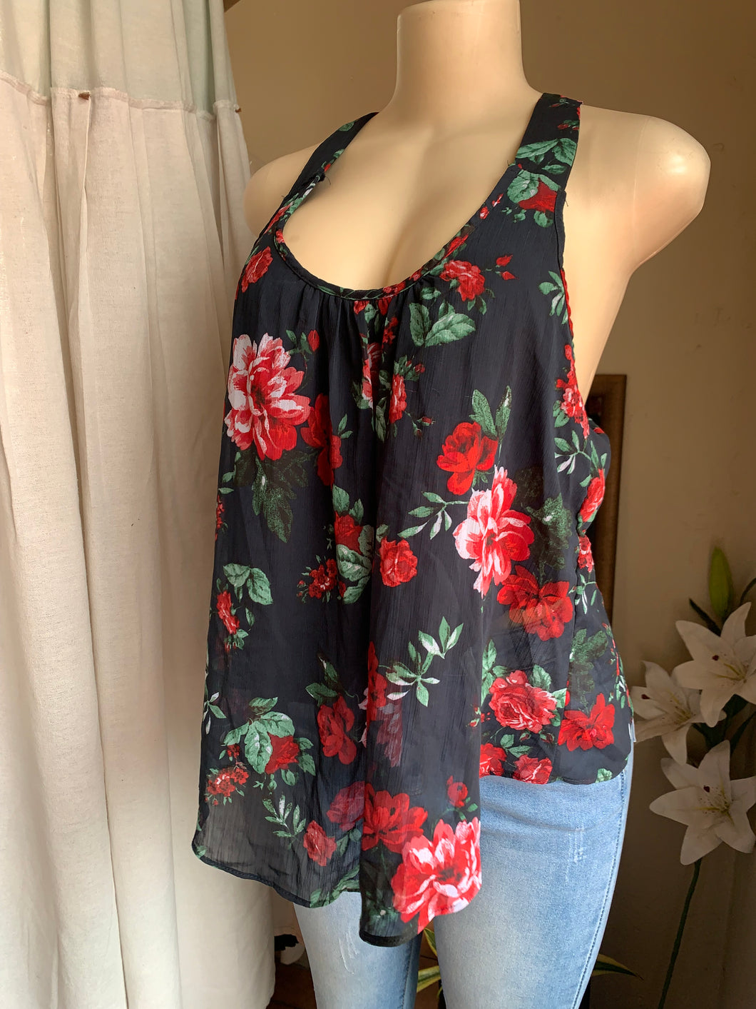 Rose patterned tank top … L